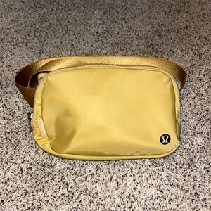 Lululemon belt bag in Golden Sand